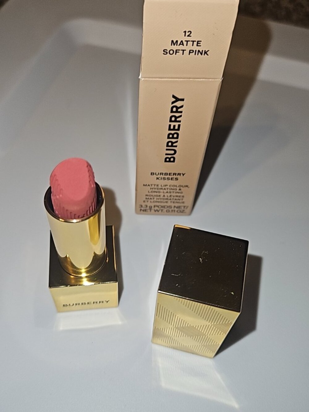 Burberry kisses lipstick